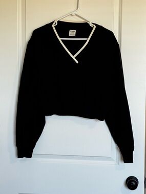PINK Victoria’s Secret Cropped Sweatshirt Black V Neck Long Sleeve
